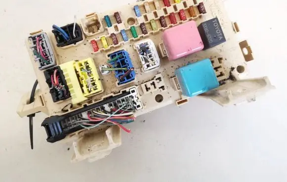 Toyota Avensis T250 Fuse box set 8264105070 82641-05070