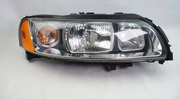 Volvo V70 Headlight/headlamp 30698836