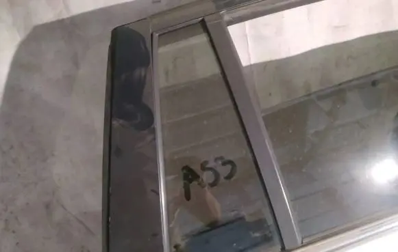 Rear vent window glass