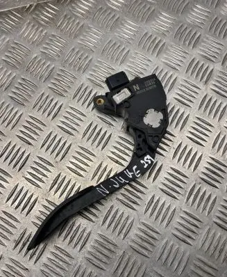 Nissan Juke I F15 Accelerator throttle pedal 180021KMOB 35910A00328