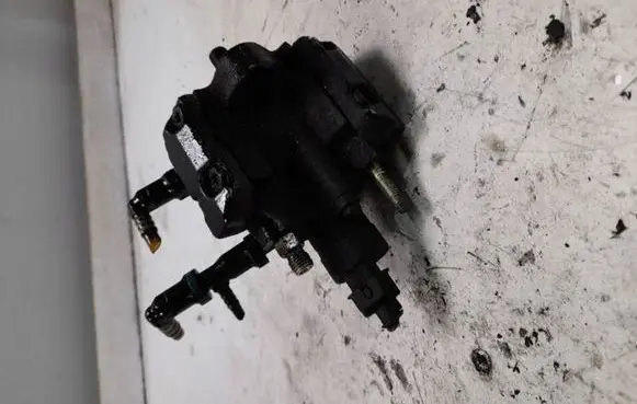 Fuel injection high pressure pump