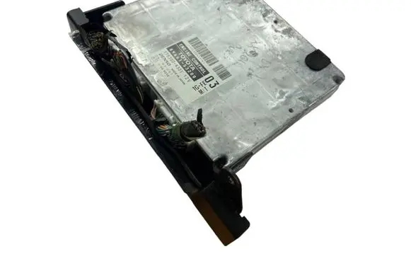 Lexus IS 200-300 Engine control unit/module 8966153200 1753004331