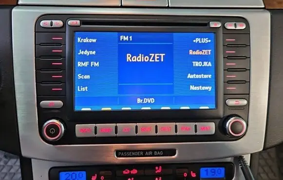 Radio/CD/DVD/GPS head unit