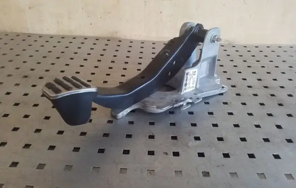 Volkswagen Eos Brake pedal 1K2721117G 1K2721057AP
