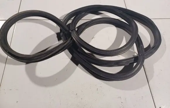 Opel Corsa D Rubber seal front coupe door 