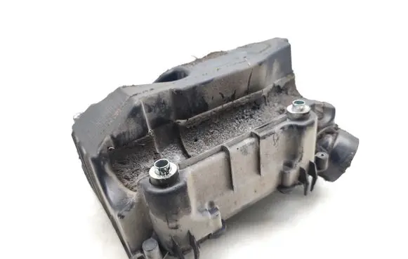 Volkswagen Jetta VI Intake resonator 03C145650C