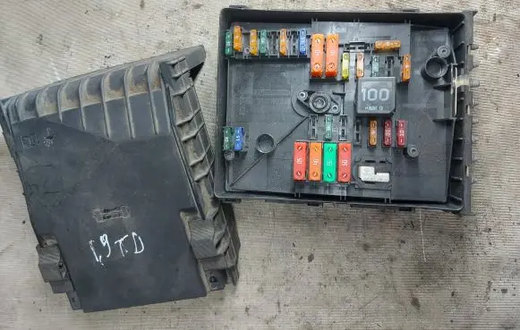 Volkswagen Touran I Fuse module 1K0937125A 017183071