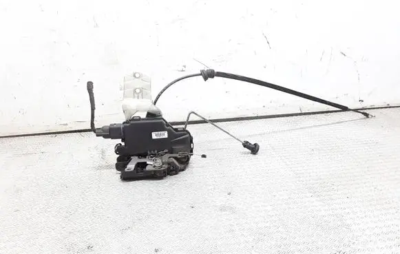 Volkswagen Polo Front door lock 