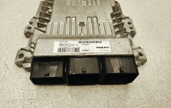 Volvo V50 Engine control unit/module ECU 30788975 STD807EV0 S180134001B