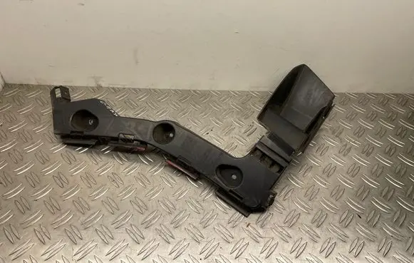 Rear bumper mounting bracket