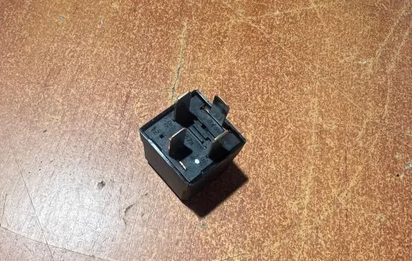 Opel Zafira B Other relay 13171831 4RA00779105