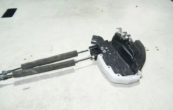 Infiniti Q50 Rear door lock