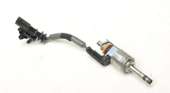 Volvo V60 Fuel injector 32140073