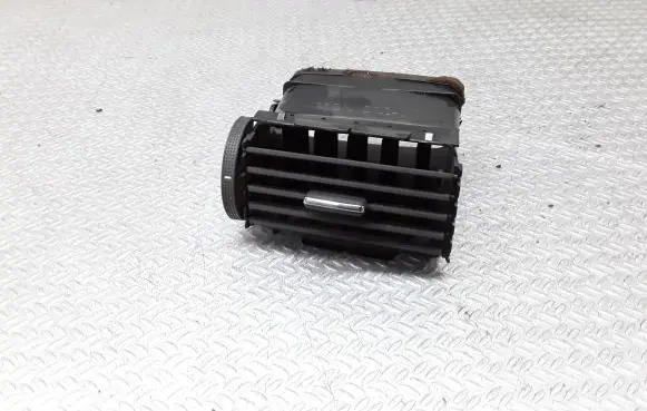 Toyota Avensis T250 Dash center air vent grill