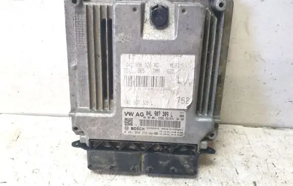 Audi A4 S4 B9 Engine control unit/module 04L907309L