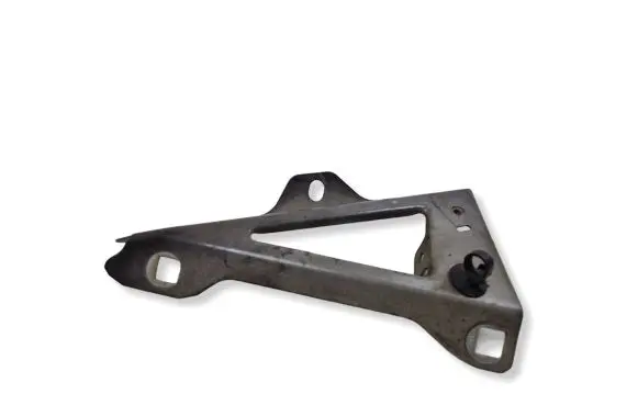 Jeep Renegade Fender mounting bracket C400
