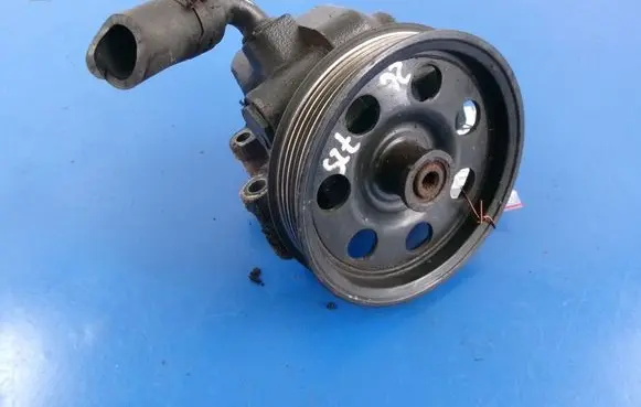 Ford Focus C-MAX Power steering pump 3KB2703