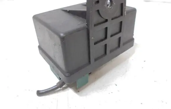 Citroen Xsara Picasso Fuel pump relay 240109
