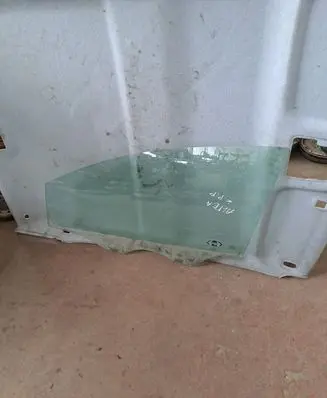 Seat Altea Front door window glass four-door