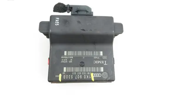 Audi A3 S3 8P Gateway control module 1K0907530B