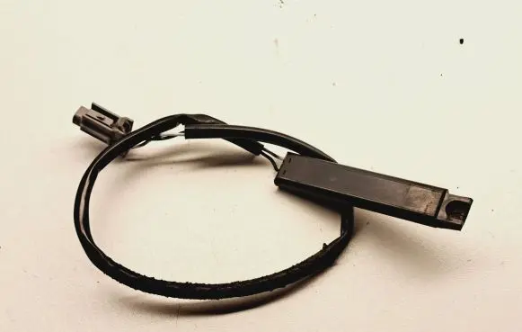 Nissan Qashqai Front door lock (next to the handle) 
