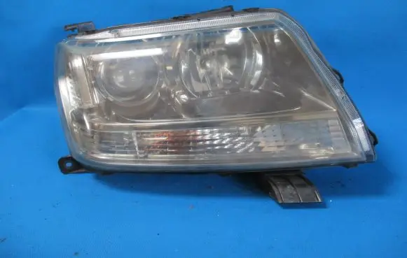 Suzuki Grand Vitara II Headlight/headlamp