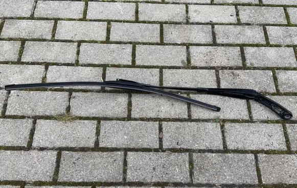 Audi A3 S3 8V Front wiper blade arm 8V1955407B
