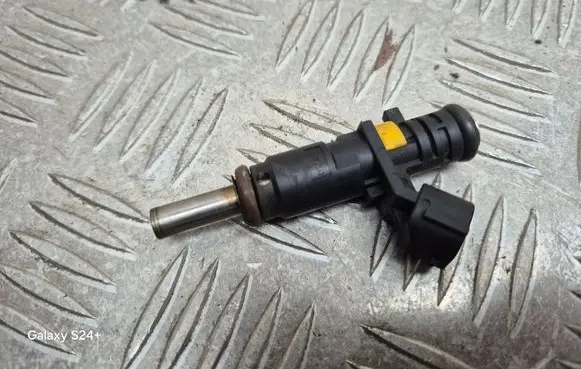 Peugeot 3008 I Fuel injector V752817680 7528176