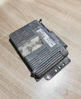 Renault Scenic I Engine control unit/module ECU S113725208 HOM7700112444