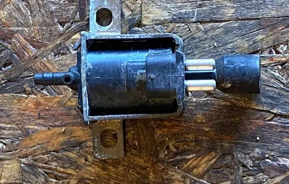 Mercedes-Benz E W124 Vacuum valve 0015407097 72107100 EV0001
