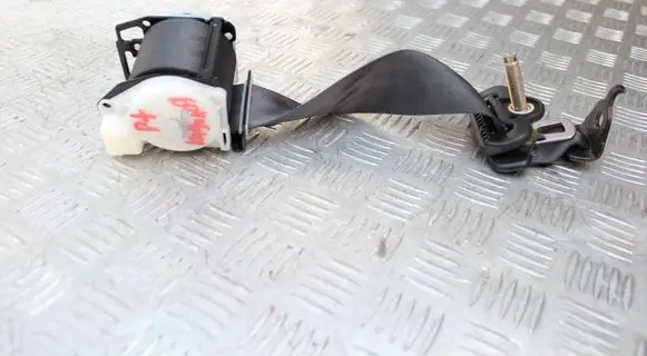 Honda Legend III KA9 Rear seatbelt