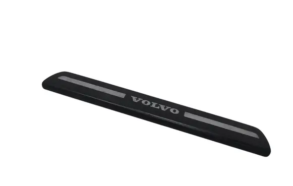 Front sill trim cover