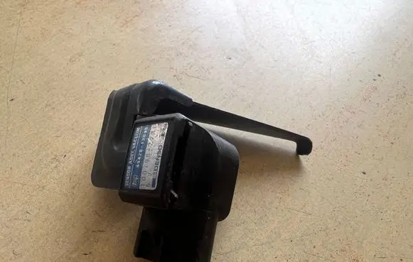 Toyota Corolla E100 Vacuum valve 8942012090 1007982781