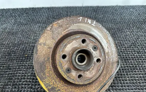 Renault Twingo II Front wheel hub 
