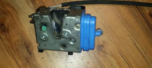 Audi A8 S8 D2 4D Rear door lock 4H0839016H