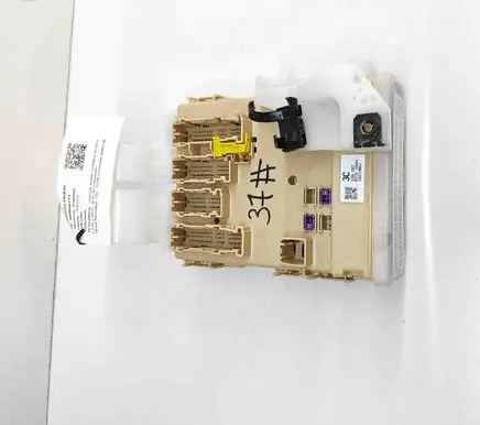 Toyota Auris 150 Central body control module 63583367 8273012X80A