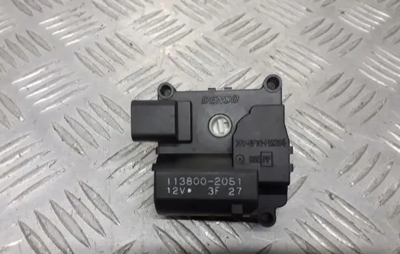 Toyota Avensis T250 Central body control module 113800-2051