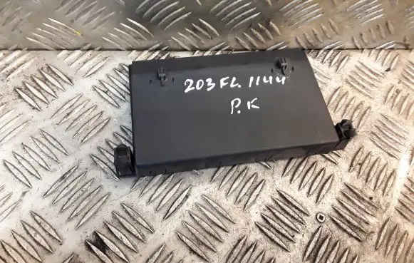 Mercedes-Benz C W203 Door control unit/module 2038201585 A2038201585