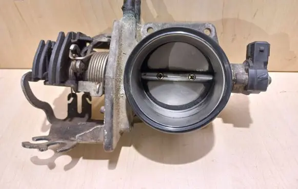 BMW 5 E39 Throttle valve 1433237 2596
