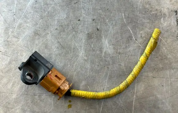 Hyundai Santa Fe Airbag deployment crash/impact sensor 959302W000