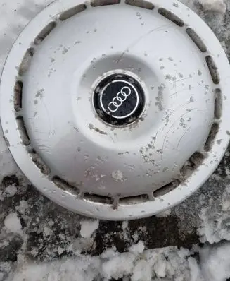 Audi A6 S6 C4 4A R15 wheel hub/cap/trim 