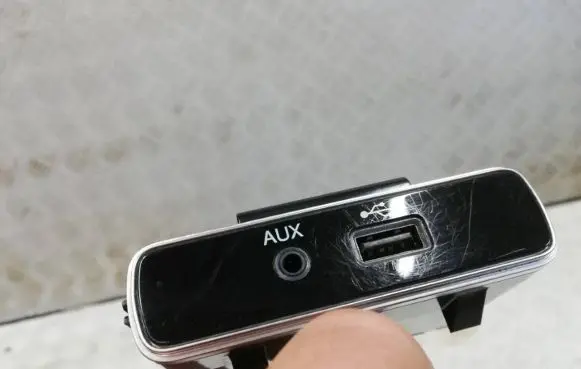 Fiat 500X AUX in-socket connector 735631402 0020010033