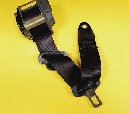 Rear seatbelt