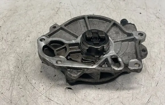 Volkswagen Golf VI Vacuum pump 03L145100B V340