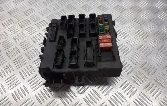 Opel Vectra C Fuse box cover 13125487
