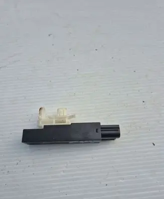 Mazda 2 Aerial antenna amplifier KD45676NXA