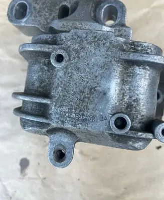 Volkswagen Caddy Engine mount bracket 1K0199262