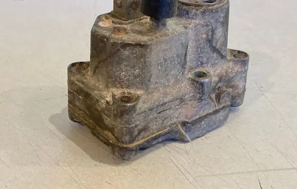 Audi 100 200 5000 C3 Fuel pressure regulator 0438140 034133403