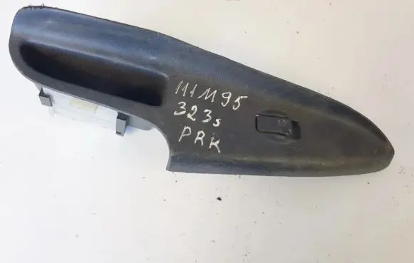 Mazda 323 Electric window control switch 302A684l6
