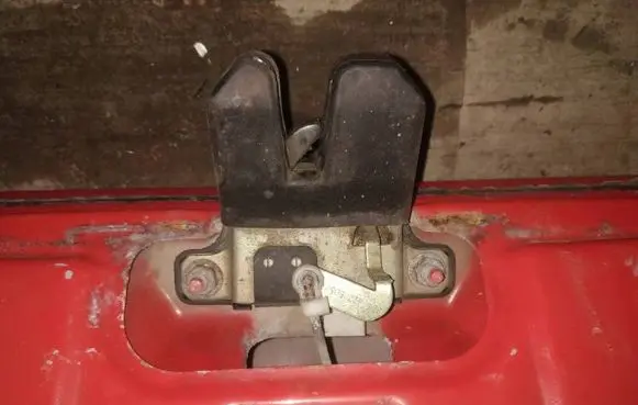 Audi A4 S4 B5 8D Tailgate/trunk/boot lock/catch/latch